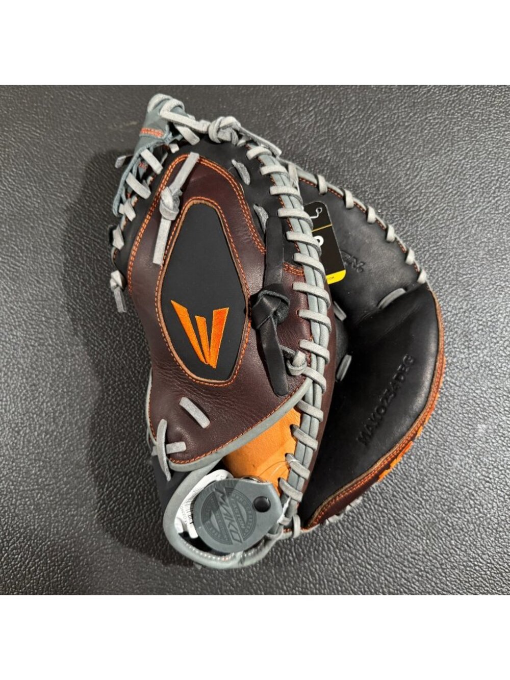 Easton Baseball Catchers Mitt RHT Glove 34.5" Mako Limited Edition MAKO234DBG